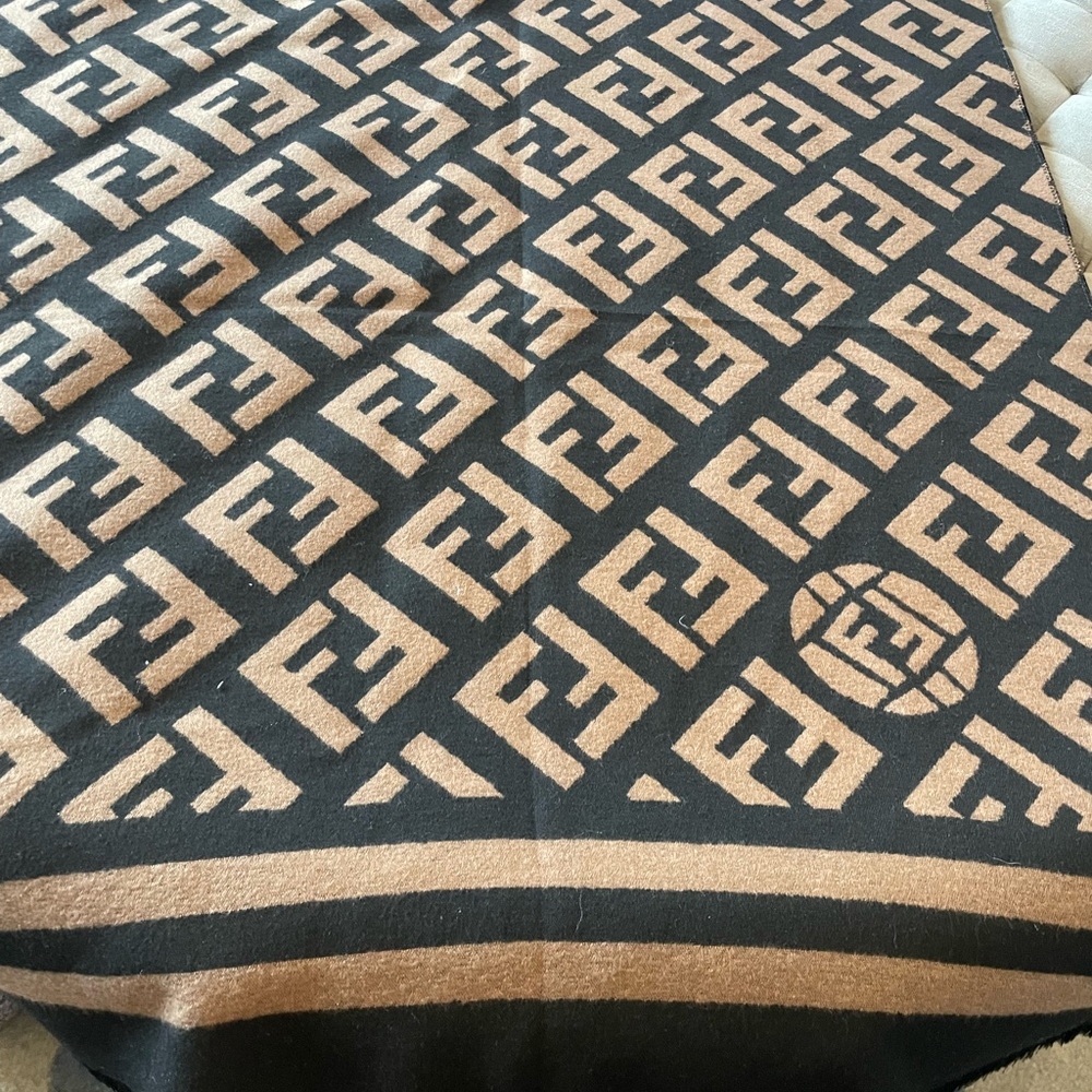 Findi shawl great condition